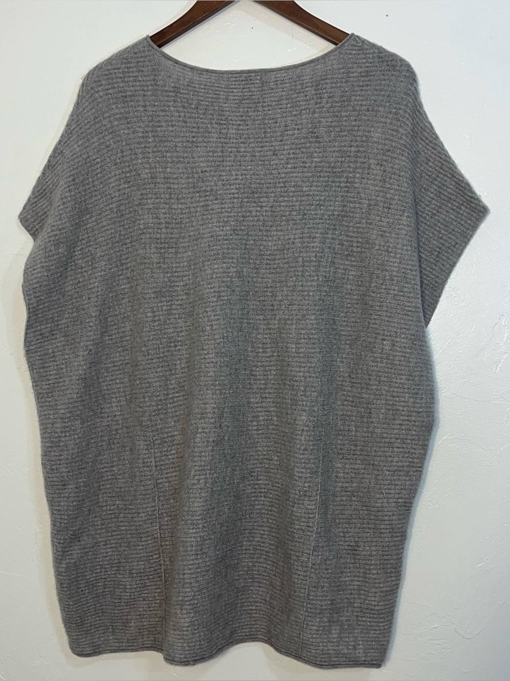 Neiman Marcus 100% Cashmere Gray Ribbed Short Sleeve Tunic Sweater - Picture 7 of 11